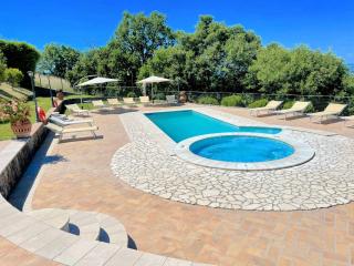 Pool, jacuzzi and events room - Charming villa in Umbria - sleeps 24 - lake view - 6