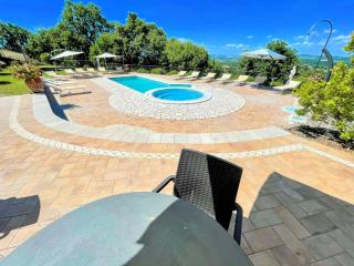 Pool, jacuzzi and events room - Charming villa in Umbria - sleeps 24 - lake view - 3