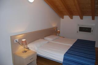 Recently built flat with swimming pool and balcony - 8