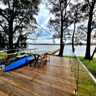 Jerrinja - Absolute waterfront with jetty - 5 mins to Hyams Beach - 6