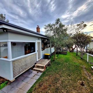 Jerrinja - Absolute waterfront with jetty - 5 mins to Hyams Beach - 3