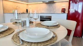 Restful Moments with 2x Bathroom and 2x Bedroom with King Beds, Parking and Workspace - 5