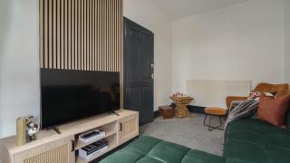 Cozy Sheffield Retreat 3BR, 2BA, Parking & WiFi - 2