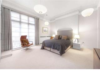 Luxury apartments in Mayfair, Garden view - 5