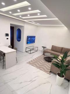 Luxurious 2 bedroom furnished apartment in Abdoun - 0