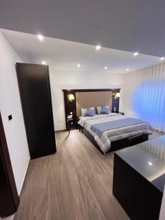 Luxurious 2 bedroom furnished apartment in Abdoun - 8