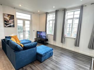 Nottingham City Centre 3 Bed Luxury Apartment - 8