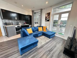 Nottingham City Centre 3 Bed Luxury Apartment - 9