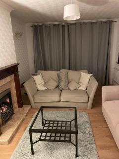 10 mins from Gatwick, jacuzzi, 8 persons - - 7