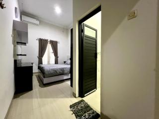 Karenra Guest House di Pusat Kota, Dengan 3 Kamar - 8
