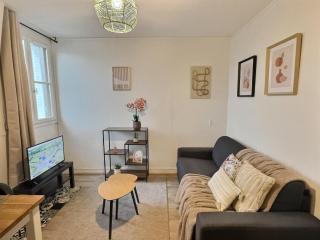 Superbe studio Cosy pour une ESCAPADE au Coeur de Senlis-Idéal pour Couples Voyageurs & Professionnels - 0