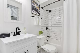 Stylish 2BR Near Union Market & Metro - 5