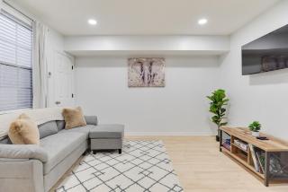 Stylish 2BR Near Union Market & Metro - 2