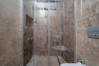 Spacious 3-Bedroom, 2-Bathroom Apartment with High Ceilings - 3