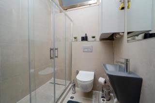 Spacious 3-Bedroom, 2-Bathroom Apartment with High Ceilings - 2