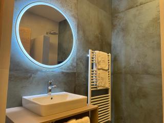 Rosalie Apartments - 7