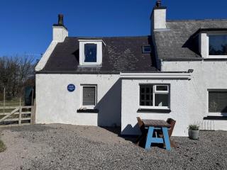 Mackenzie Cottage in Oldshoremore - 0