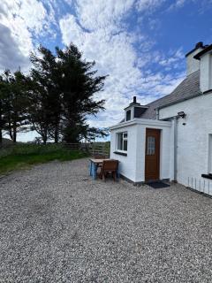 Mackenzie Cottage in Oldshoremore - 8