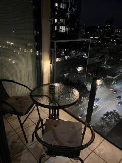 Central Hideaway - Pool, Gym, Free Parking - 3