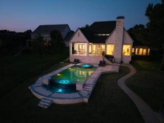 Lakeview Private Pool Hot Tub 6BR Sleeps 20 near Dallas - 2