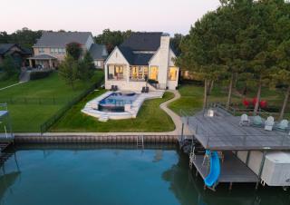 Lakeview Private Pool Hot Tub 6BR Sleeps 20 near Dallas - 7