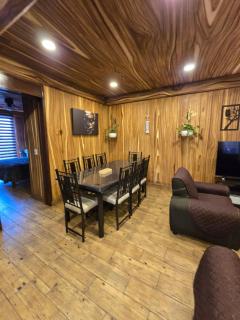 Mike and Lolis Home - 6