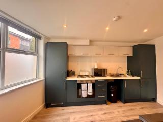 City Centre 2 Bedroom Apartment Sleeps 7 Free Parking Near Arena and NTU - 3