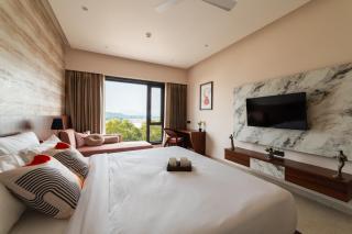 PINNACLE Udaipur - Boutique Rooftop Pool Hotel, Near the Lakes - 4