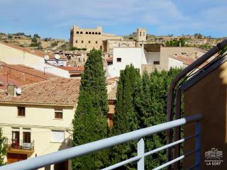 Ático La Sort con vistas al castillo - 8