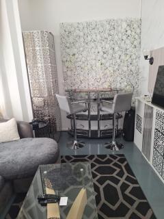 Stylish 1 Bedroom Flat Close to City Centre, Walking distance to Heaton Park - 3