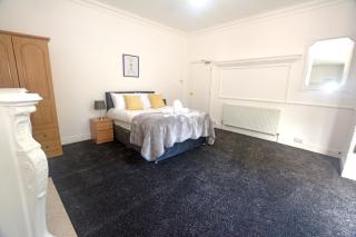 Hull Contractor Lodge-Sleeps 10, Free Parking, Near Stadium - 4