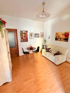Gecko, Cozy Apartment at 5min from Metro, Bus, Tram - 7