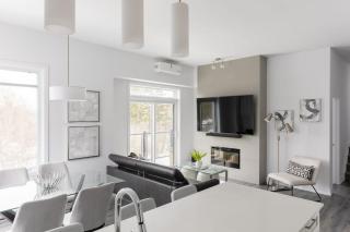 Modern 2BR Loft Condo with Rooftop Patio and Parking - 5