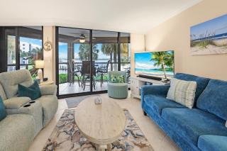 Heated 2 Bath Waterfront Upscale Condo - 6