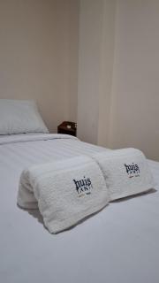 Huis TANTI Homestay Jember - 8