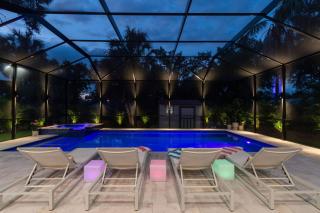 Tampa Family Fun Pool Spa Grill Mini Golf & Games - 0
