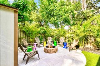 Tampa Family Fun Pool Spa Grill Mini Golf & Games - 1