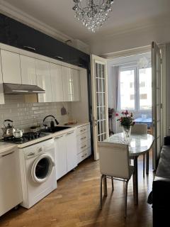 Comfortable apartment near Heydar Aliev Center - 4