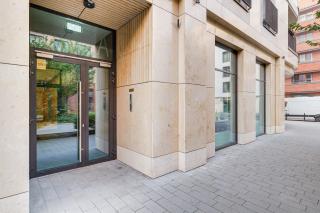 Perfect Location - Modern Riverside Apartment - 6