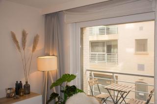 Cozy and spacious flat in a prime location by the sea - 0