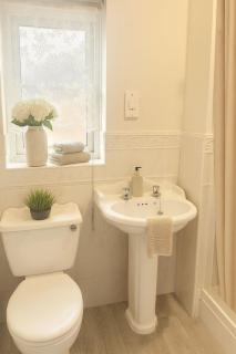 Woodland House - 4 Bedroom in Ashford wt Parking - 5