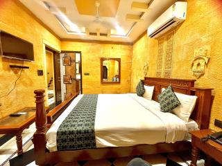 Hotel Queen Royal Jaisalmer - 3