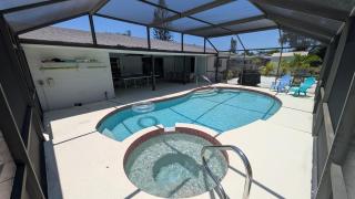 3 bedroom, 6 beds, Heated Pool, Spa, BBQ, Fire Pit - 0