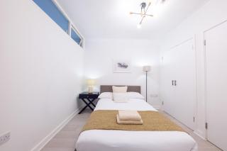 Luxury 2 Bed 2 Bath Apartment With Balcony, Fast Wifi In Birmingham City Centre - 4