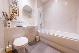 Luxury 2 Bed 2 Bath Apartment With Balcony, Fast Wifi In Birmingham City Centre - 3