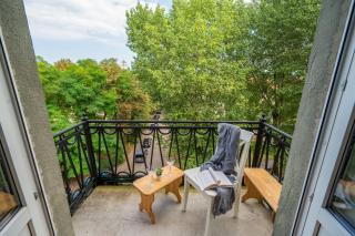 Vokieciu st Apt with Balcony I In the Center of it All I cohost - 4