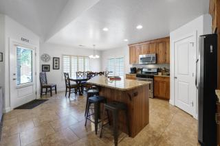 Cozy Home Near Zion With Fire Pit & Patio Dining - 5