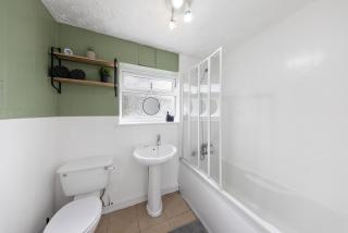 Cosy 4 Bedroom House in Chatham - Chatham - 7