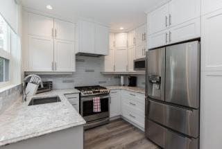 Sidney Solace 1BR Suite Minutes from Waterfront - 3