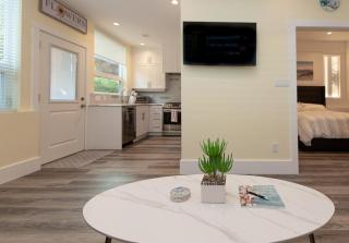 Sidney Solace 1BR Suite Minutes from Waterfront - 4
